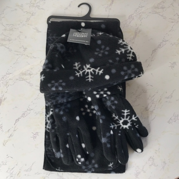 NoLLia Accessories - BLACK and WHITE SNOWFLAKE SCARF HAT GLOVE FLEECE SET WOMENS NWT